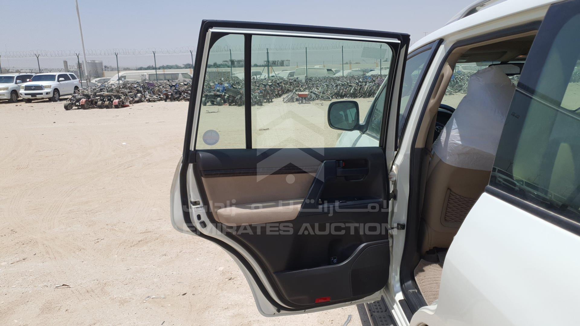 2011 TOYOTA LAND CRUISER VIN: JTMHT09J8B4041784
