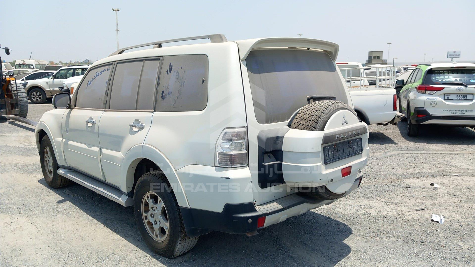 2008 MITSUBISHI PAJERO VIN: JMYLRV93W8J724284