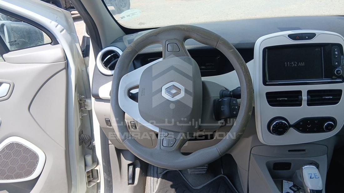 2019 Renault Zoe — Steering & Mounted Controls — Photo 13