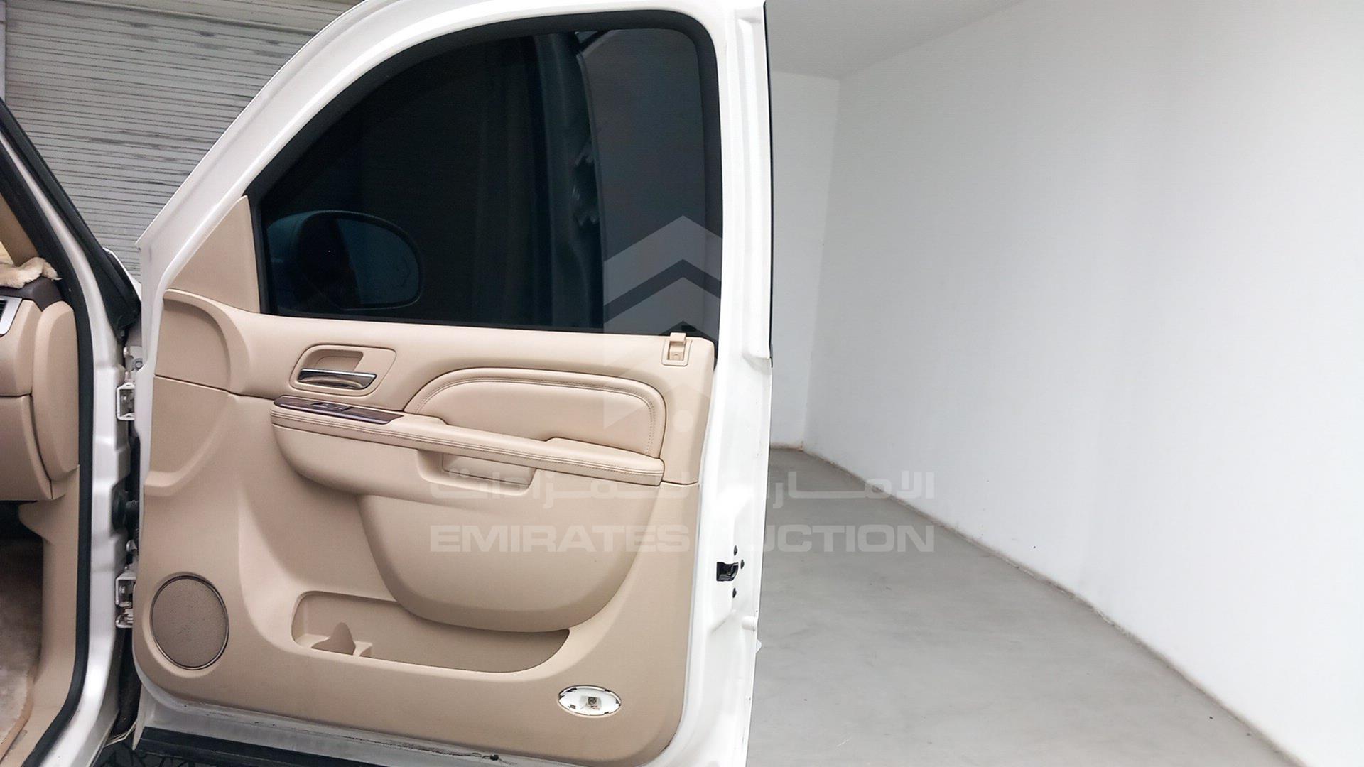 2011 CADILLAC ESCALADE VIN: 1GYS3EEJ1BR157902