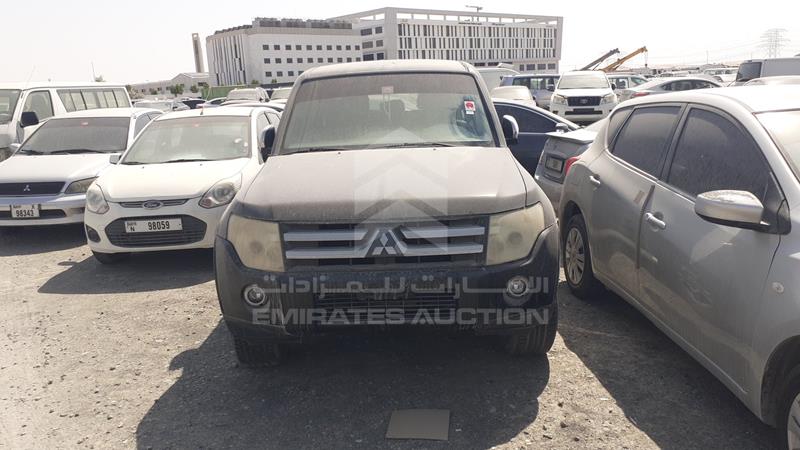 JMYLRV93W8J706001 Auction: EmiratesAuction Lot: 408570 JMYLRV93W8J706001 Mitsubishi Pajero 2008 BLACK Photo 1