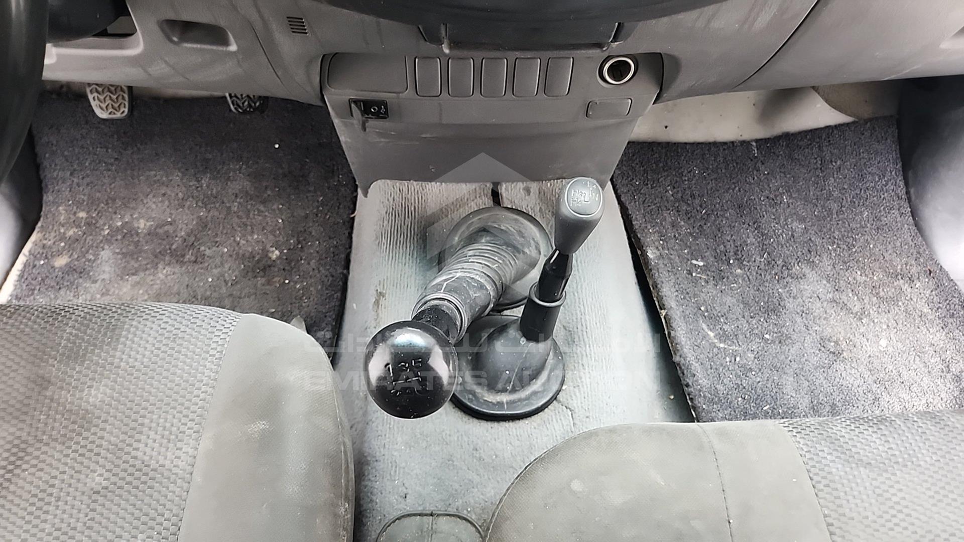 2013 TOYOTA HILUX VIN: MR0FX22GXD1386150