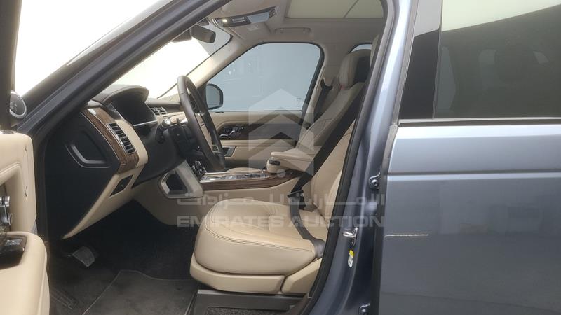 SALGA2BV6JA380966 Auction: EmiratesAuction Lot: 405807 SALGA2BV6JA380966 Range Rover Vogue SE 2018 BLUE Photo 19