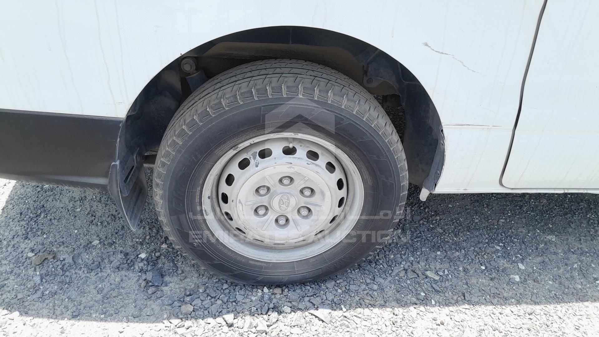 2010 HYUNDAI H1 VIN: KMHWG81R4AU226372