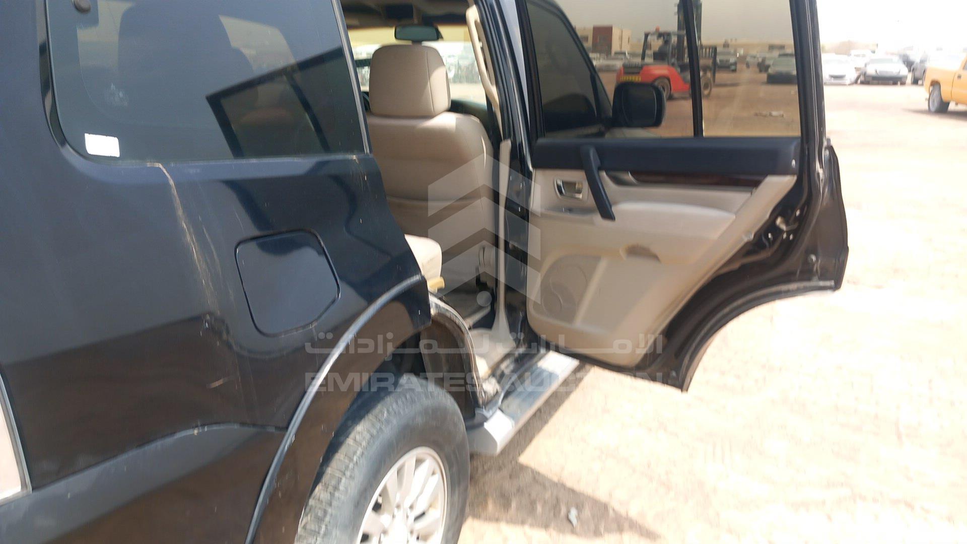 2010 MITSUBISHI PAJERO VIN: JMYLRV95WAJ715031