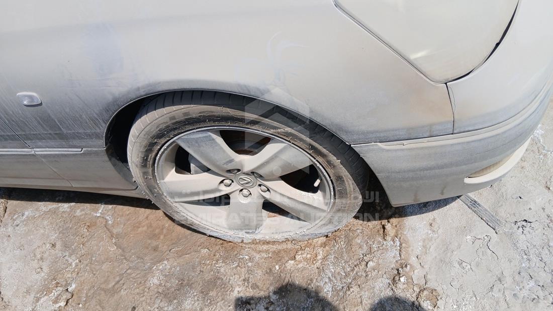 2002 Lexus LS 430 — Front Right Tyre — Photo 11