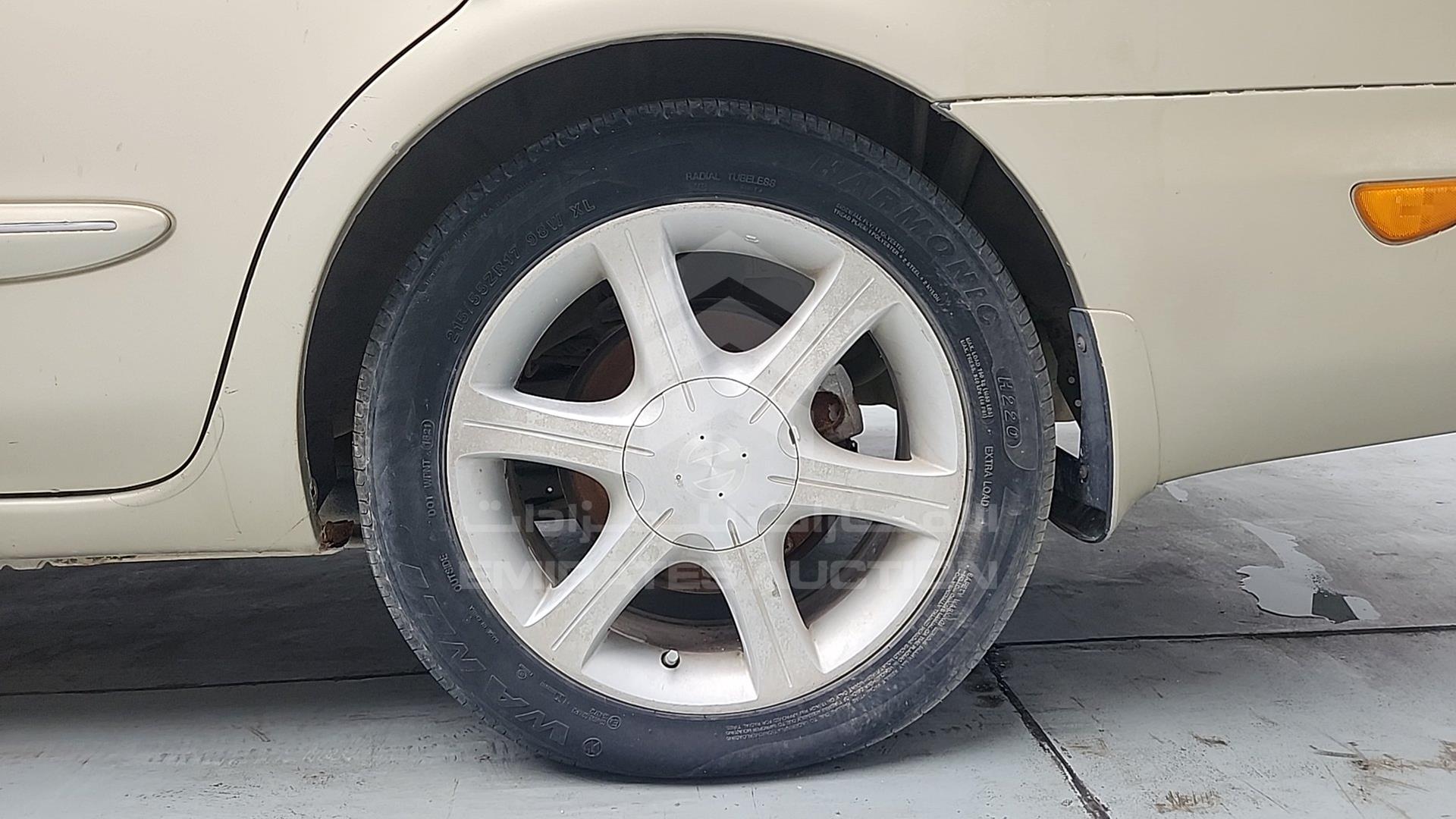 2002 NISSAN MAXIMA VIN: JN1CA31SX2T574847