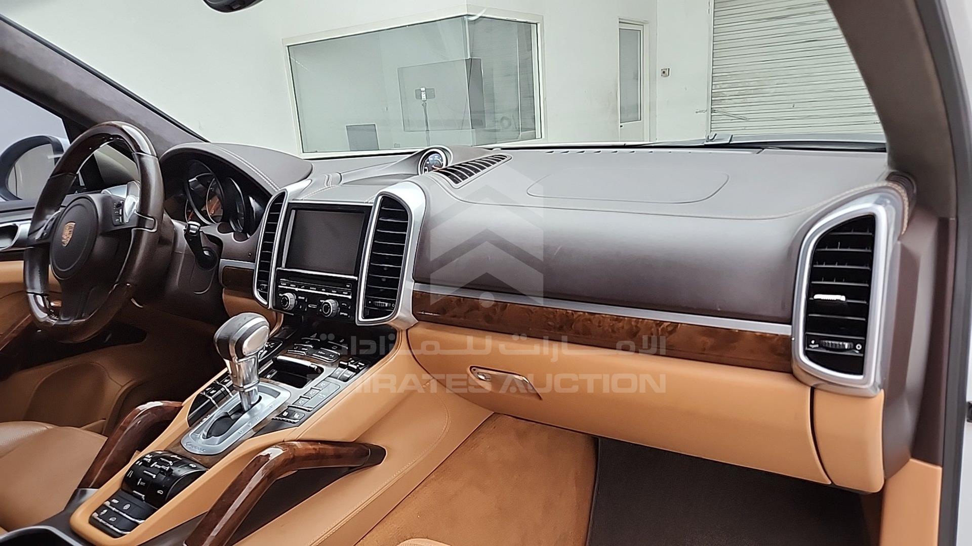 2013 PORSCHE CAYENNE GTS VIN: WP1ZZZ92ZDLA76369