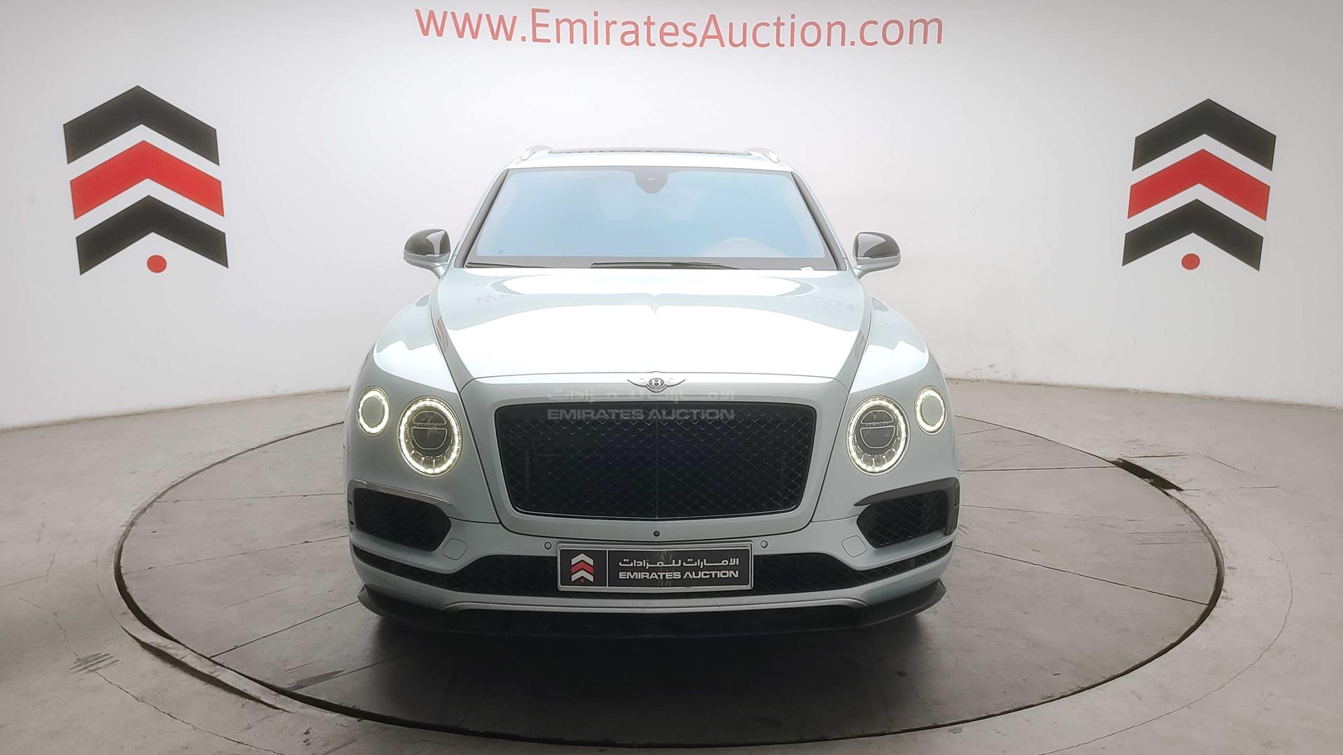 2017 BENTLEY BENTAYGA VIN: SJAAB1ZV5HC016676