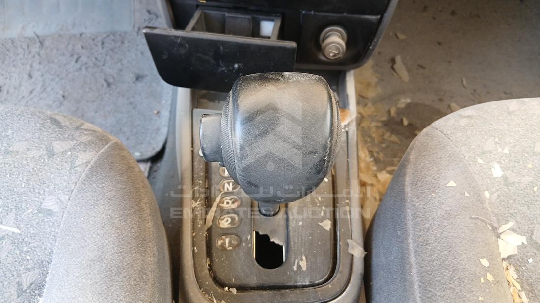 2002 Kia Sephia — Gear View — Photo 18