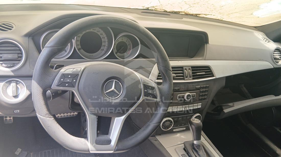 مرسيدس C200 2012 — زاوية الواجهة الكاملة — صورة 15