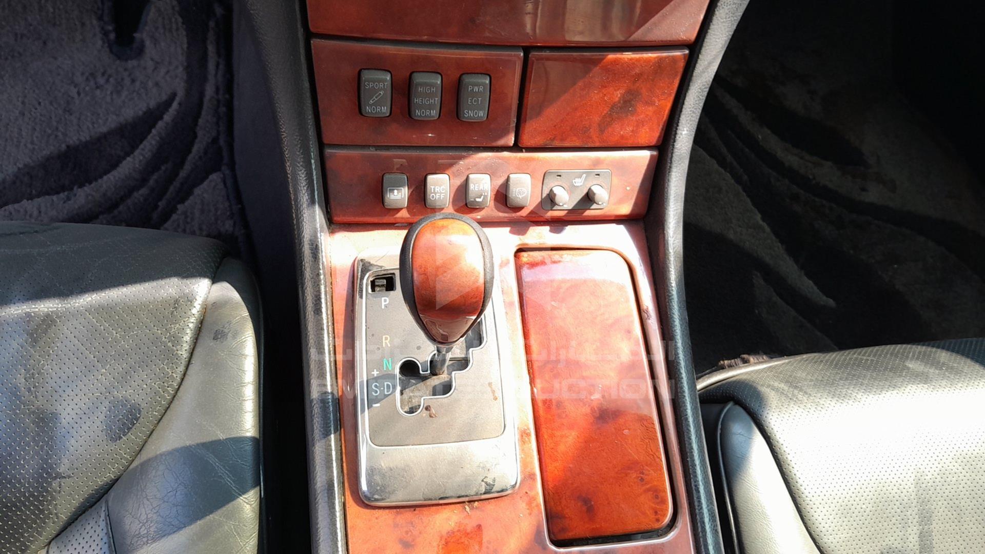 2004 LEXUS LS 430 VIN: JTHBN36F240164006