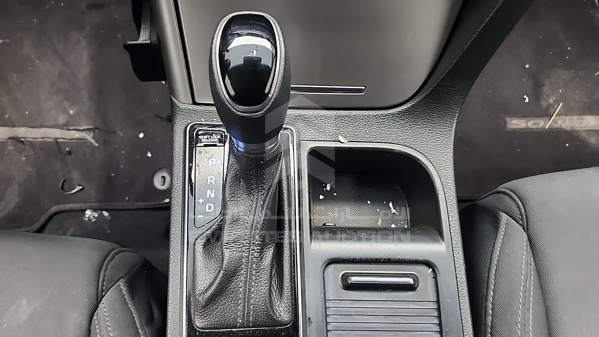 2016 HYUNDAI SONATA VIN: KMHE241G4GA109113