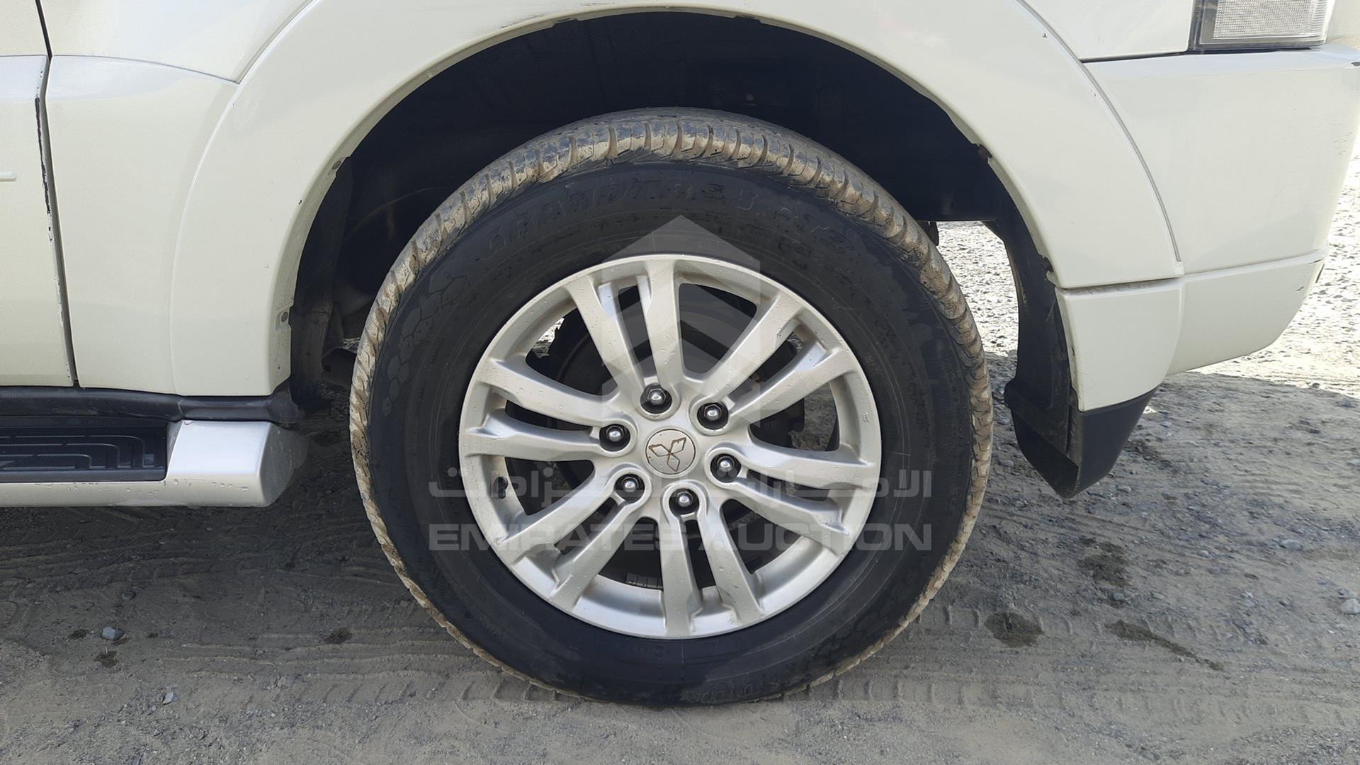 2012 MITSUBISHI PAJERO VIN: JMYMYV87WCJ702449