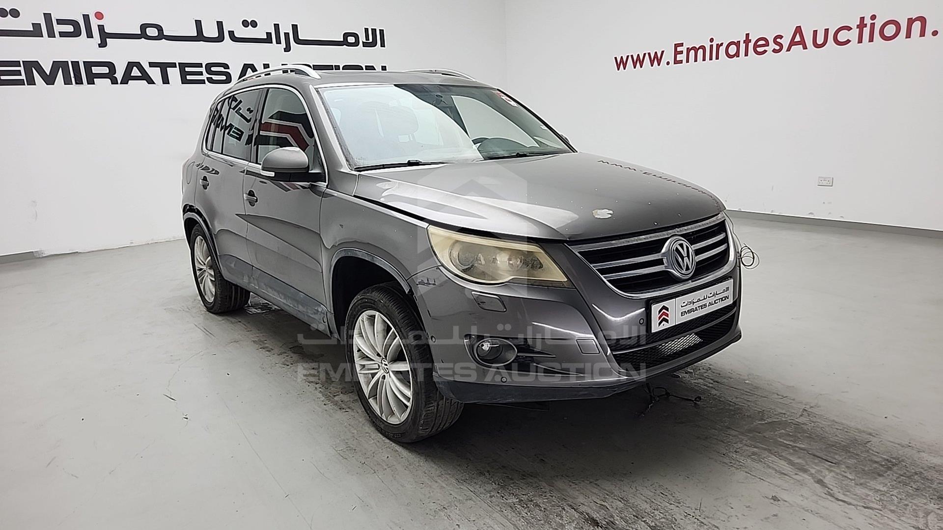 2011 VOLKSWAGEN TIGUAN VIN: WVGCE15N3BW020036