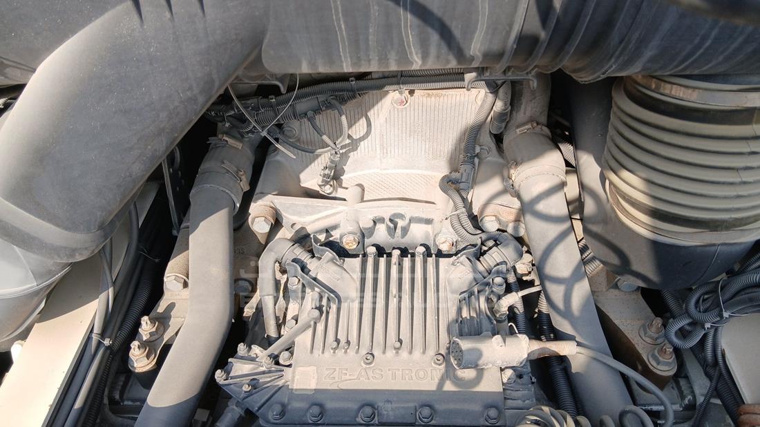 Man — Engine Bay — Photo 25