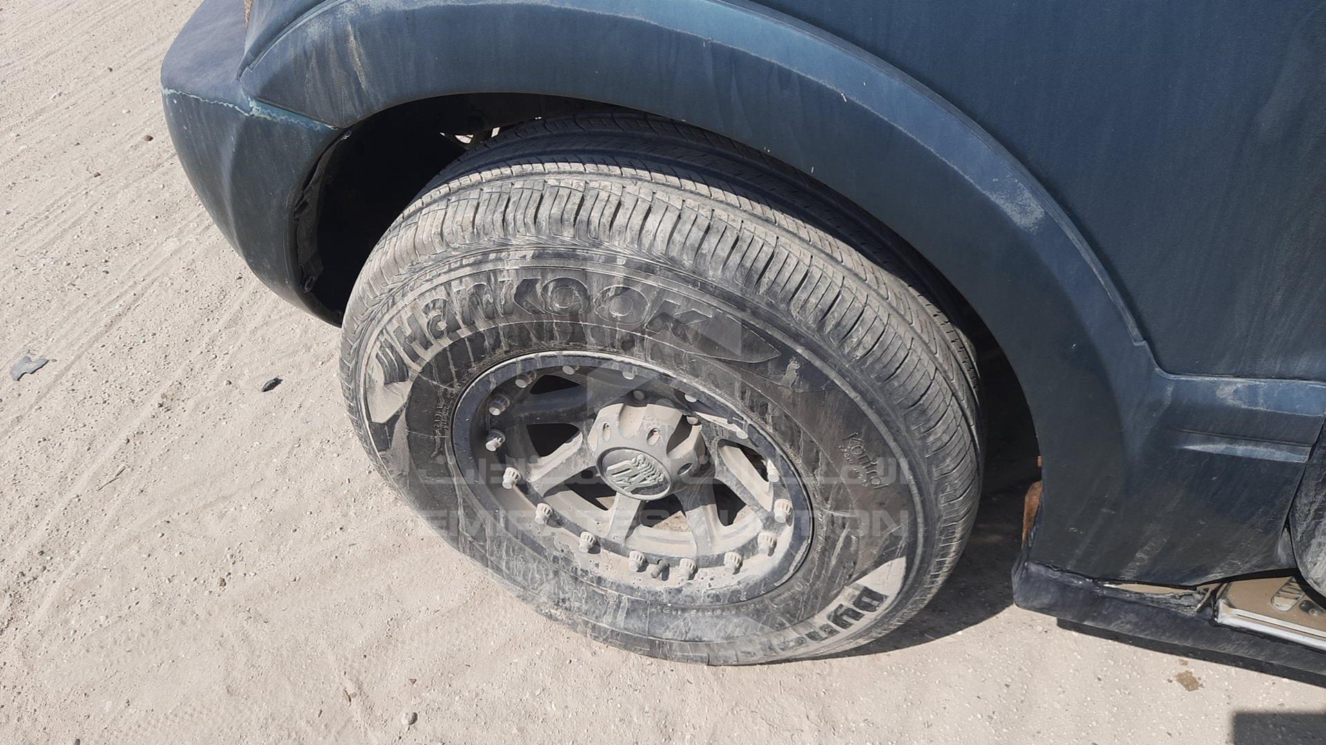 2004 MITSUBISHI PAJERO VIN: JMYMRV63W4J705048