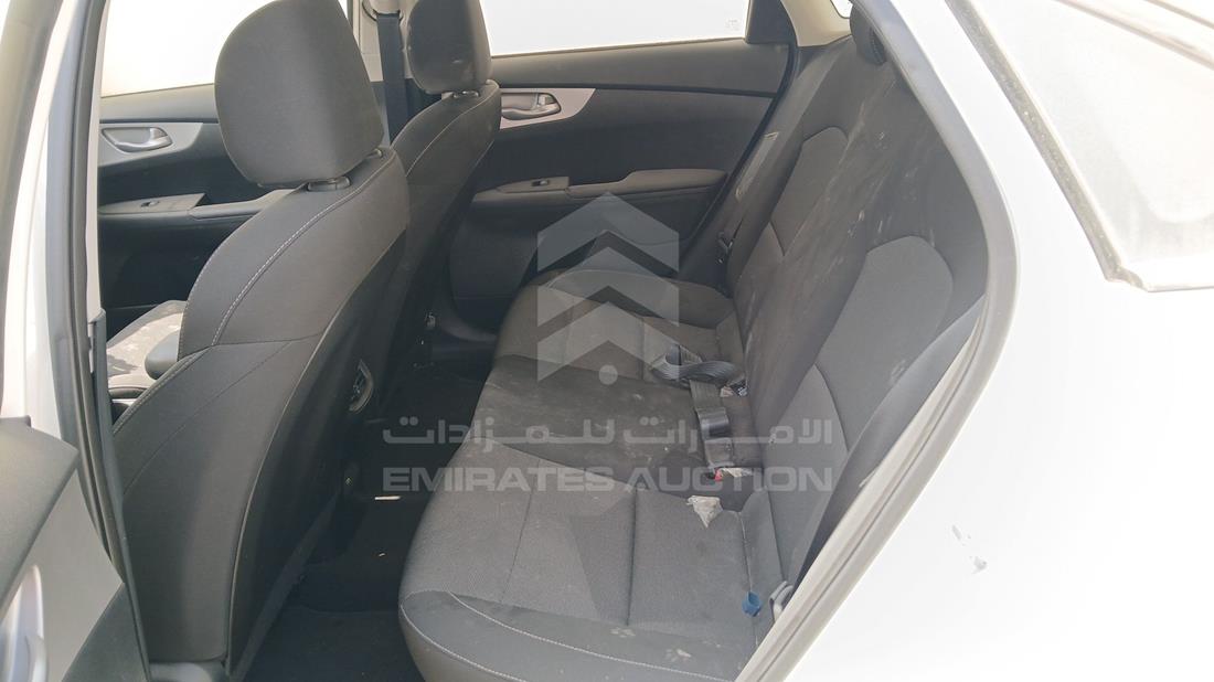 كيا سيراتو 2024 — زاوية الراكب الخلفي اليسرى — صورة 19
