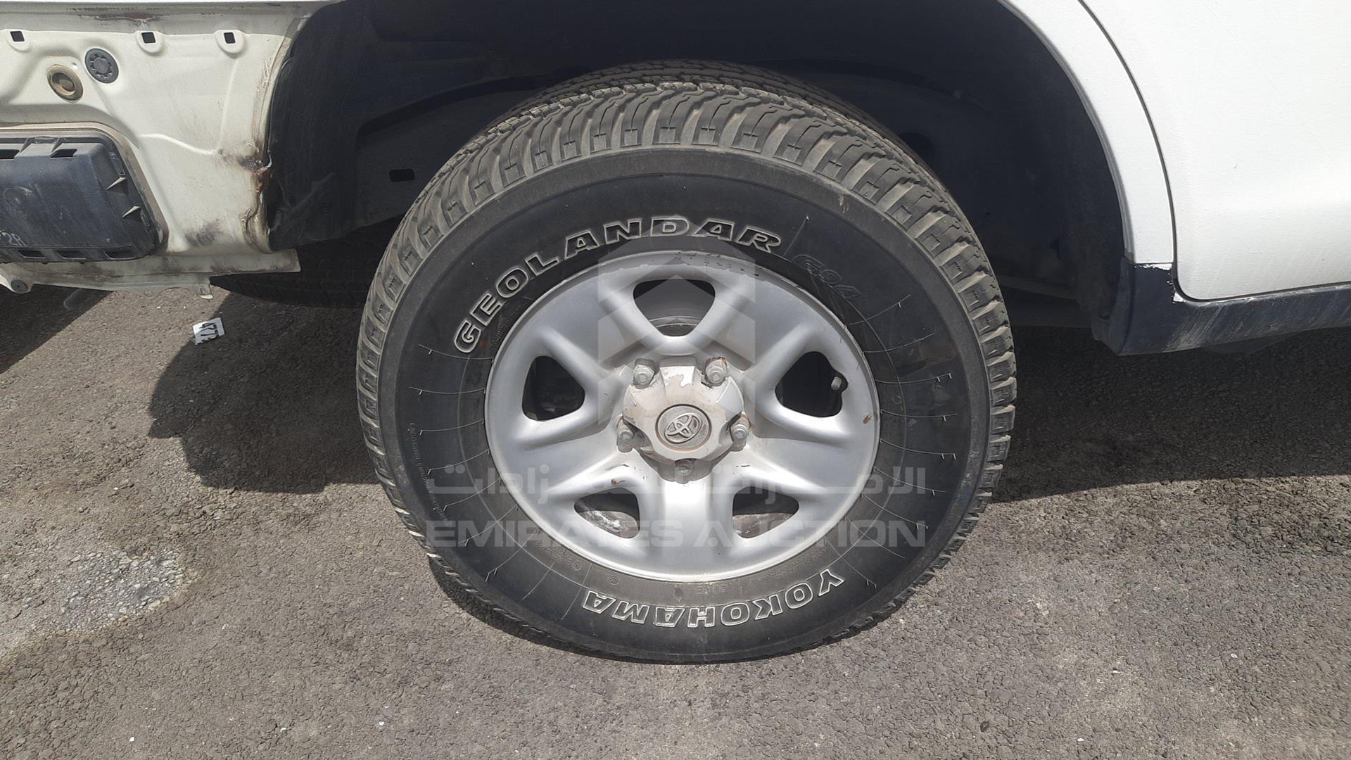 2011 TOYOTA LAND CRUISER VIN: JTMDU09J4B4032012