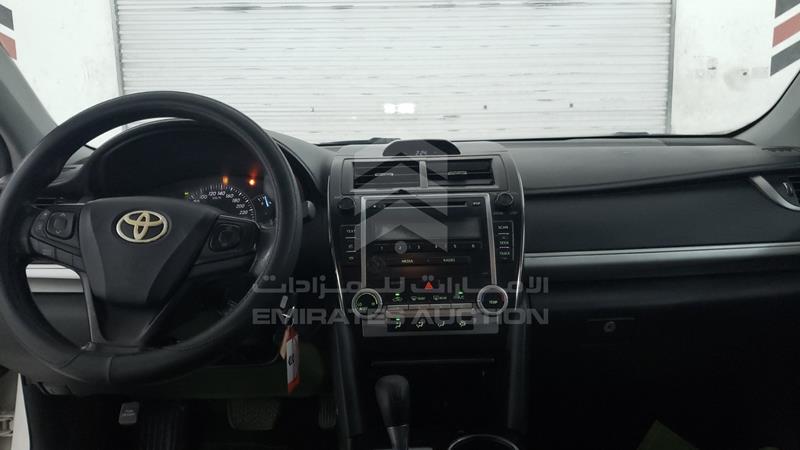 6T1BF9FK9HX695666 Auction: EmiratesAuction Lot: 422756 6T1BF9FK9HX695666 Toyota Camry 2017 WHITE Photo 16