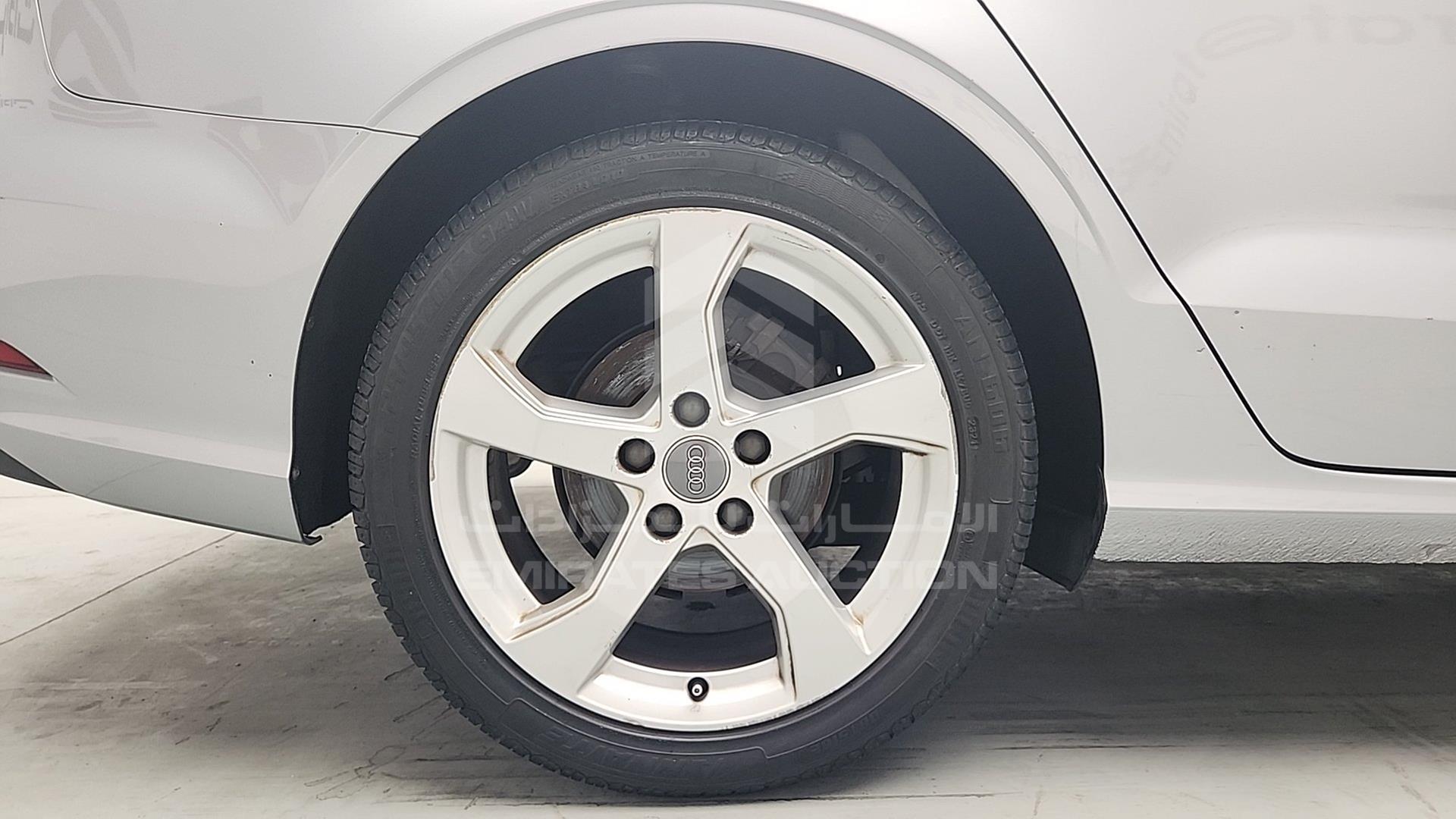2019 AUDI A3 VIN: WAUZZZFF7K1007082