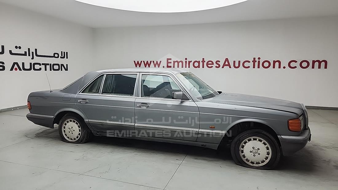 1990 Mercedes 300 SEL — Front Right Angle — Photo 11