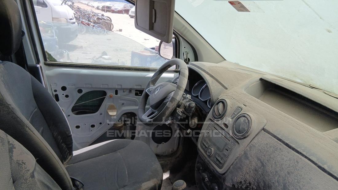 2020 Renault Dokker — Front Right Passenger Seat View — Photo 20