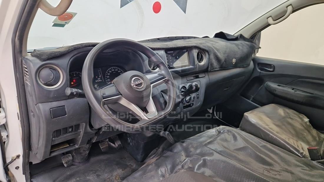 نيسان أورفان 2024 — زاوية واجهة السائق الأمامية اليسرى — صورة 12