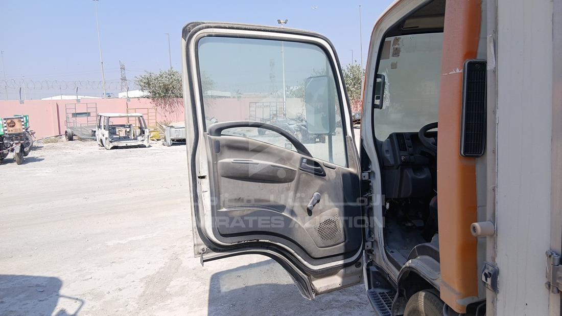 اسوزو ان ام ار 2014 — الباب الأمامي الأيسر — صورة 10