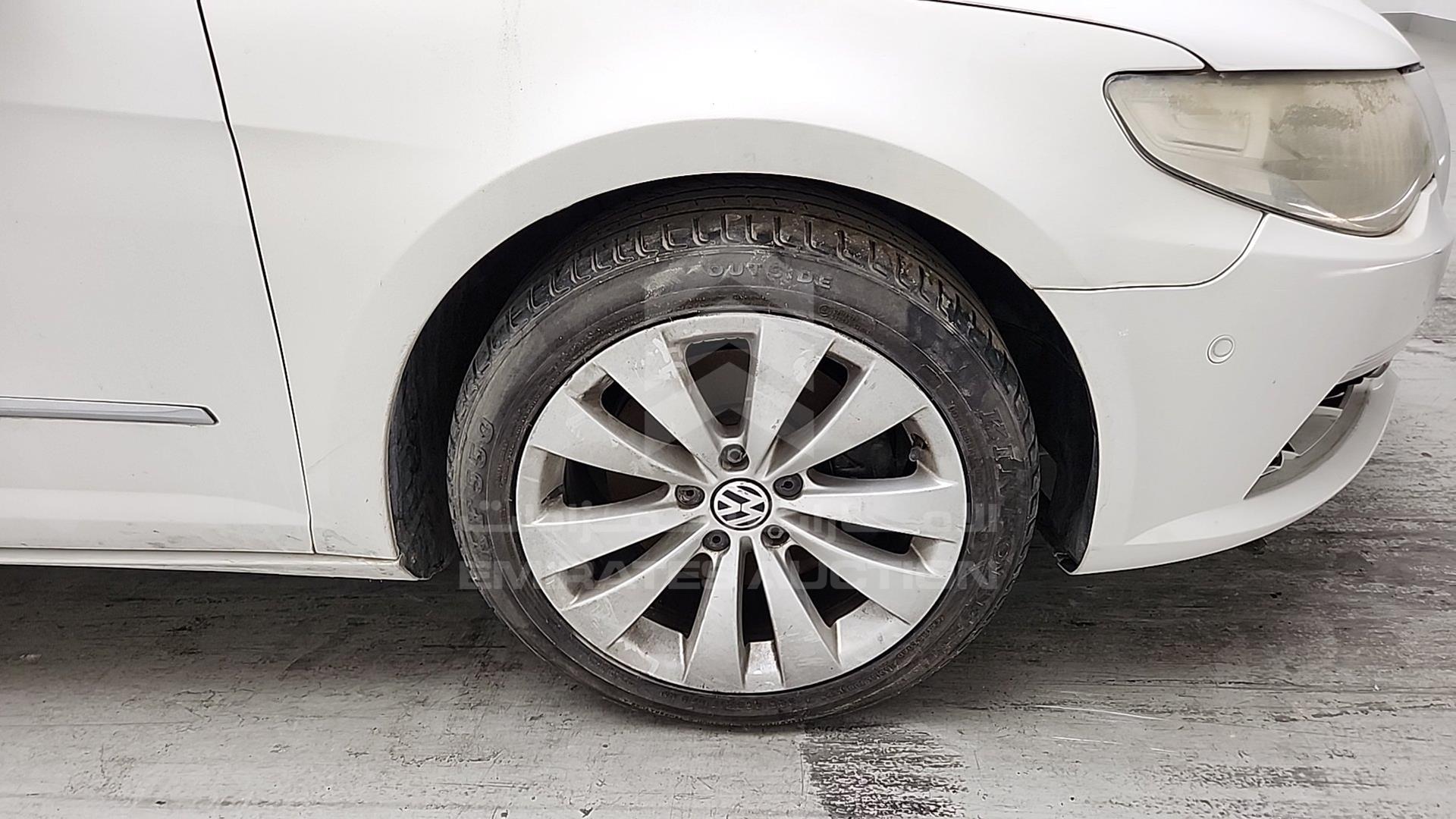 2011 VOLKSWAGEN PASSAT VIN: WVWAB13C3BE710896