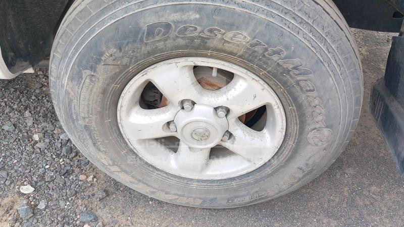 VIN: JTEHJ09J565123733 Auction: EmiratesAuction Lot: 404955 VIN: JTEHJ09J565123733 Toyota Land Cruiser 2006 WHITE Photo 32