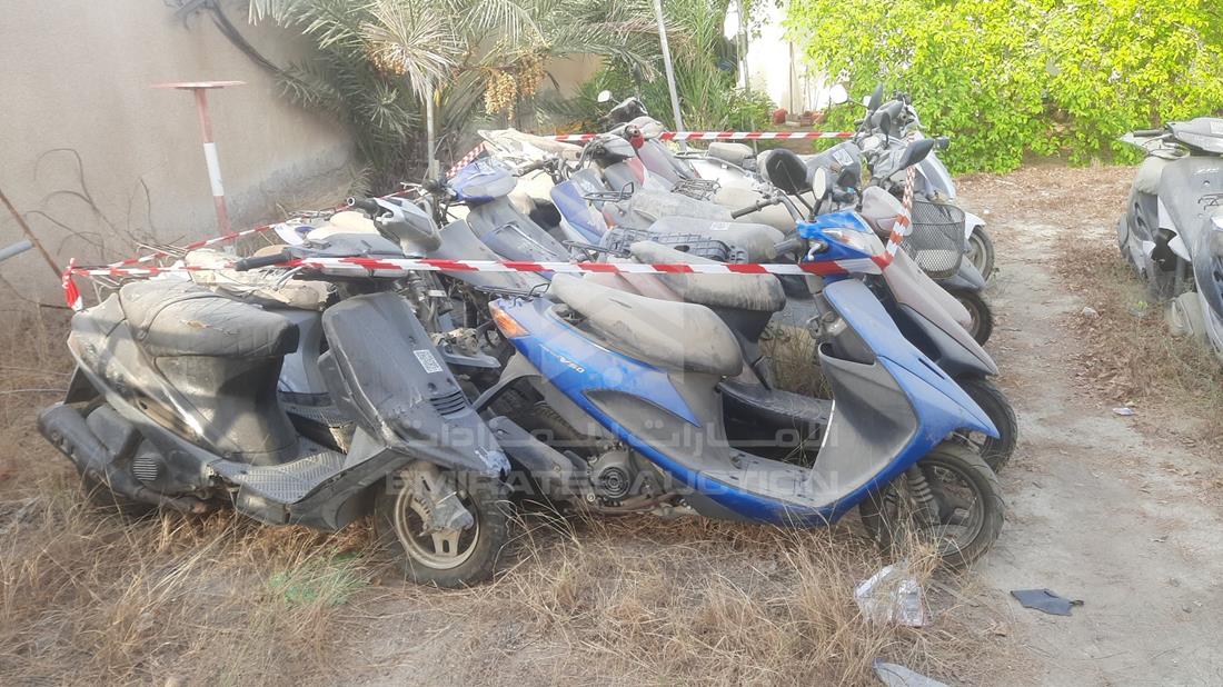 21 Scooters - Scrap without document — Front Right Angle — Photo 24