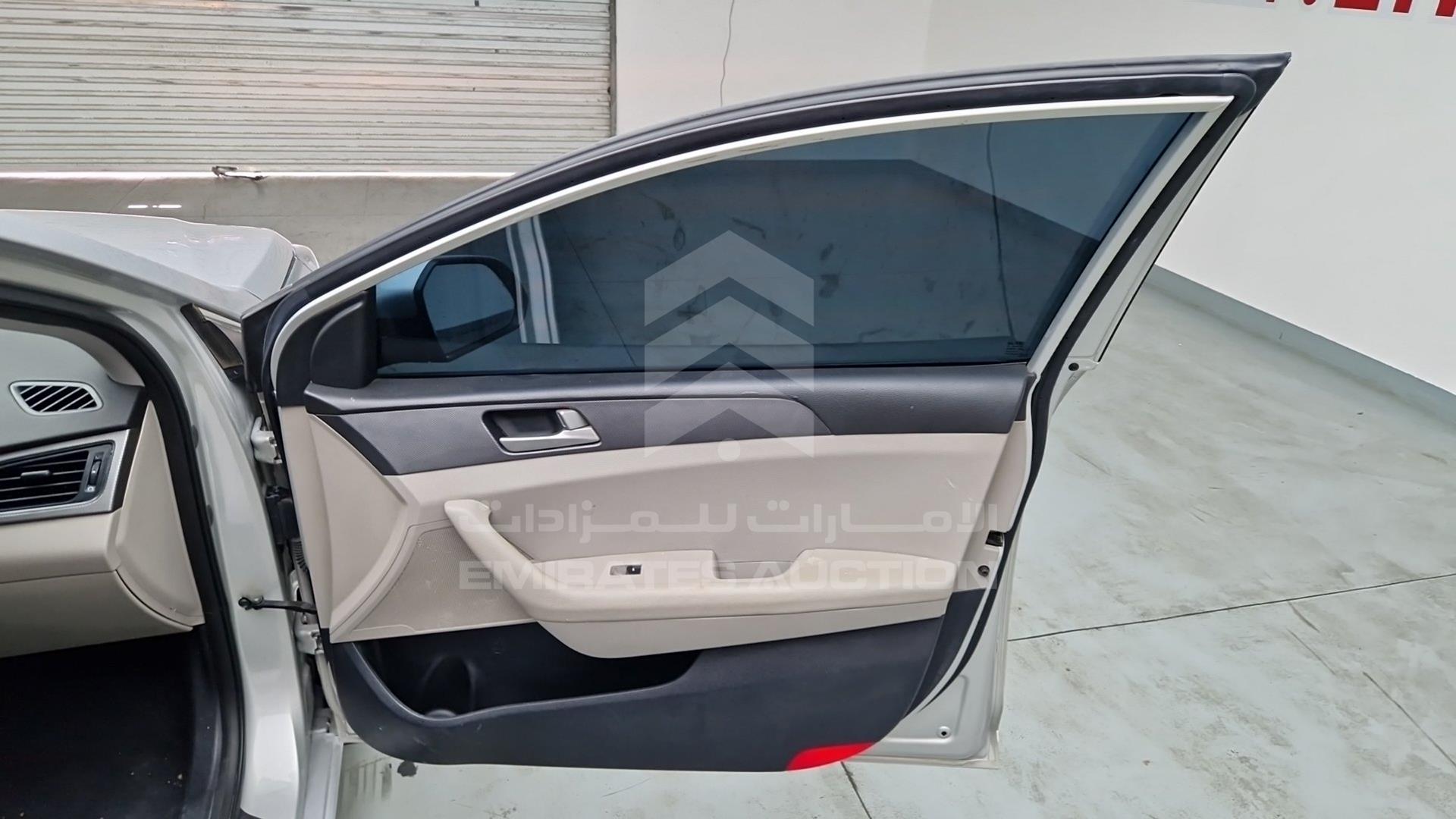 2016 HYUNDAI SONATA VIN: KMHE241G9GA207828