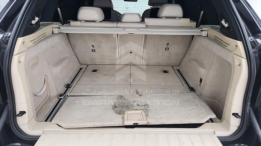 بي ام دبليو اكس 5 2014 — زاوية صندوق السيارة — صورة 26