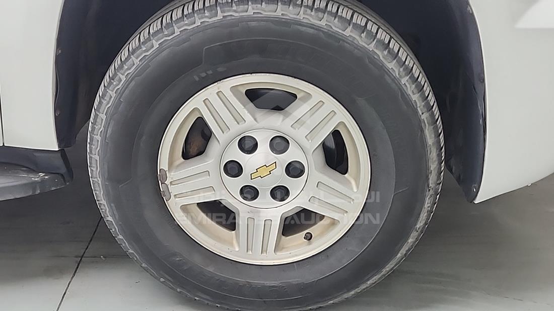 2008 Chevrolet Tahoe — Front Right Tyre — Photo 29