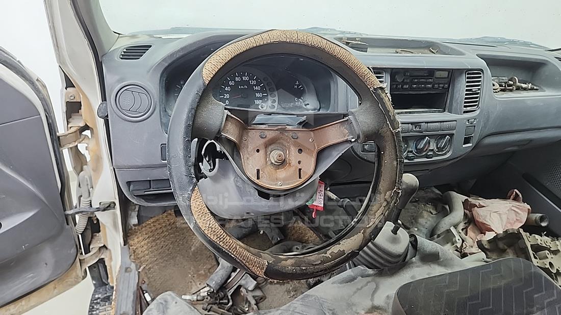 2005 Nissan Urvan — Steering & Mounted Controls — Photo 8