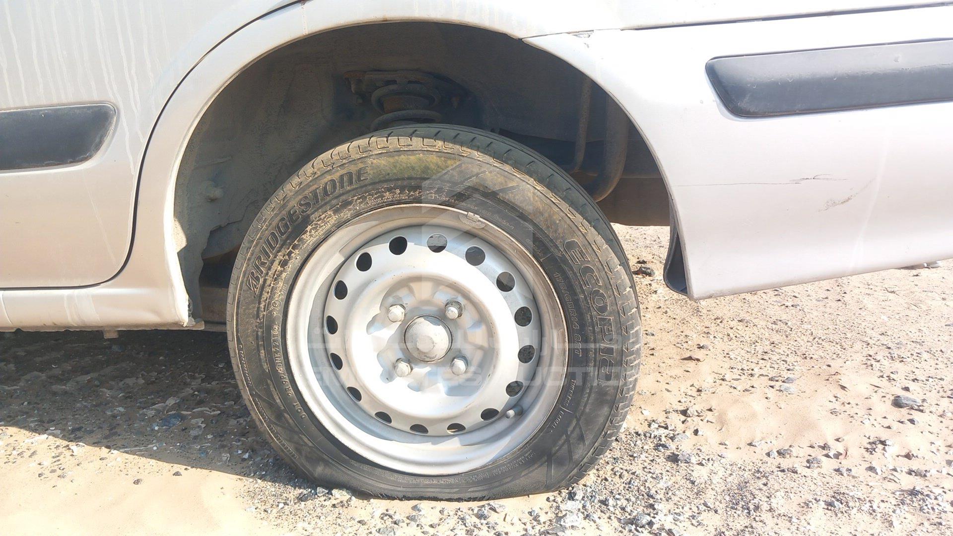2002 NISSAN SUNNY VIN: JN1EN61SX2W055861