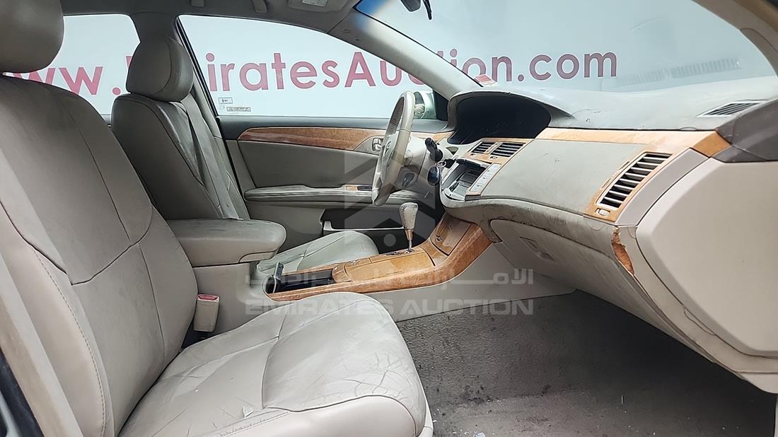 2006 Toyota Avalon — Front Right Passenger Seat View — Photo 28