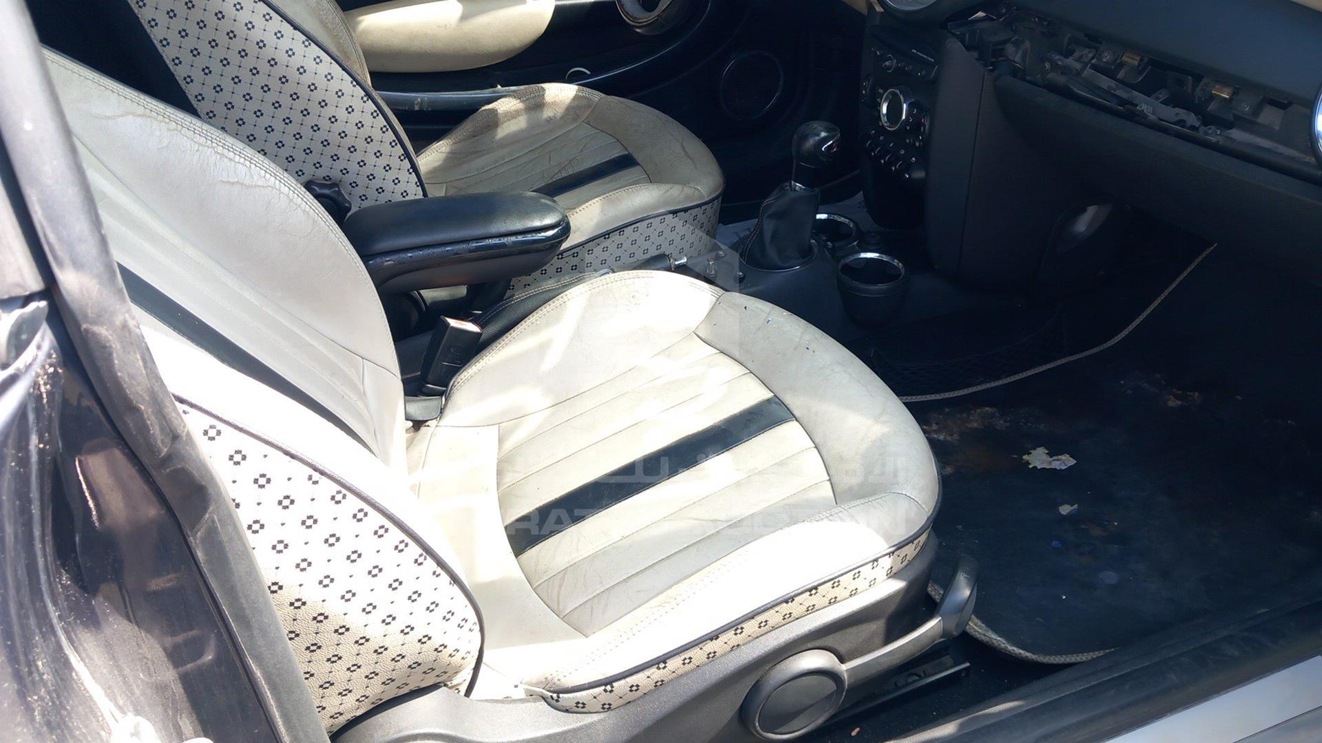 2013 MINI COOPER S VIN: WMWSV310XDT452808
