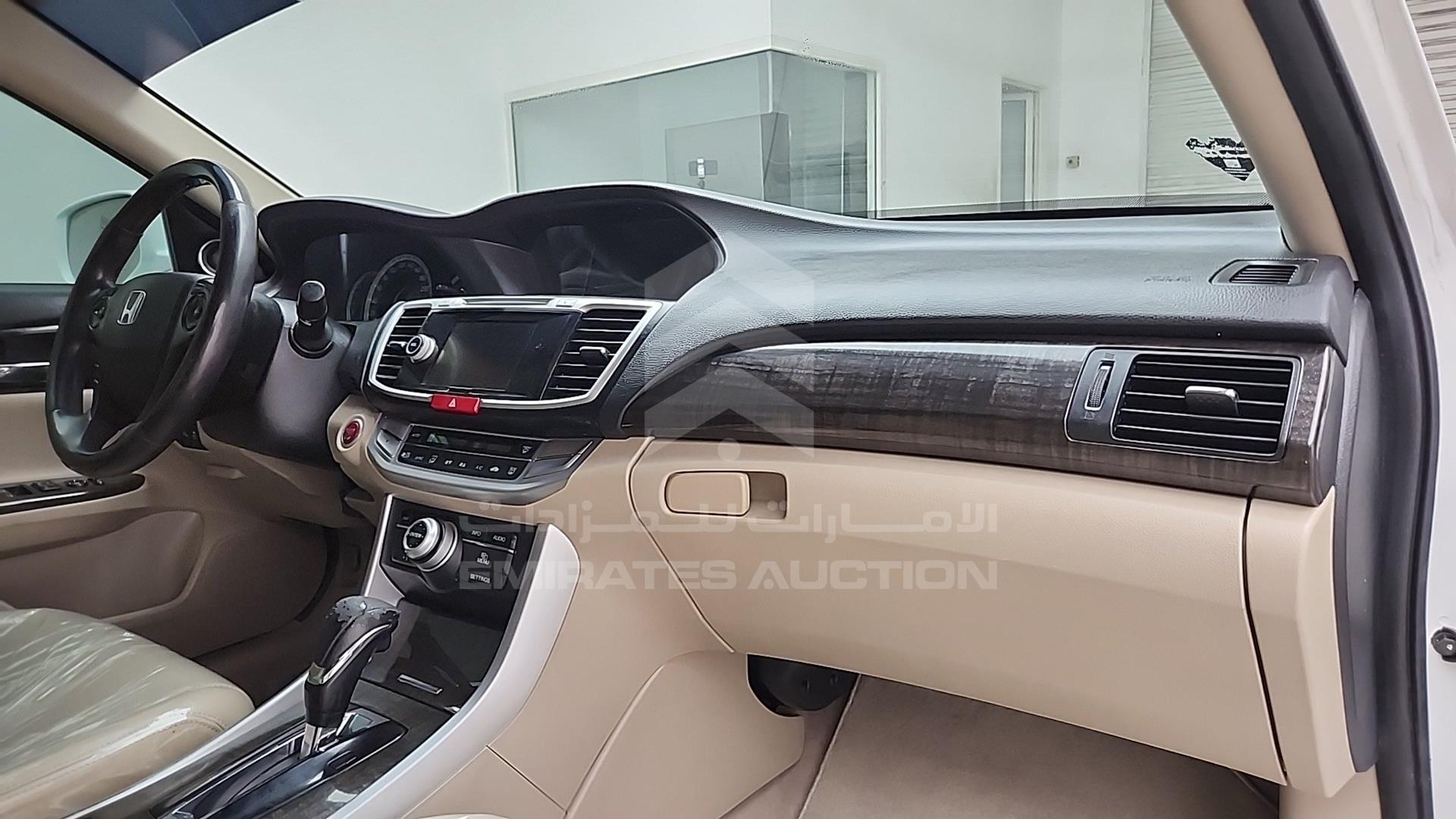 2016 HONDA ACCORD VIN: LUCCR3668G3400375