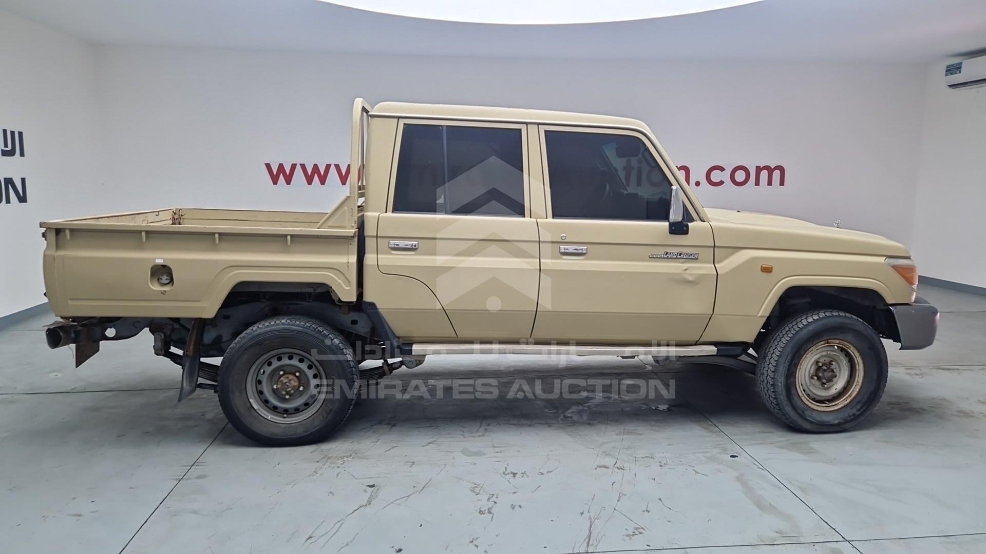 2018 TOYOTA LAND CRUISER VIN: JTFBU71J6J7069756