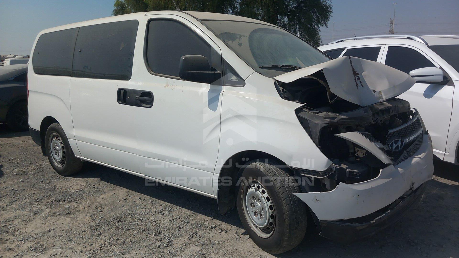 2015 HYUNDAI H1 VIN: KMHWG81R3FU643795
