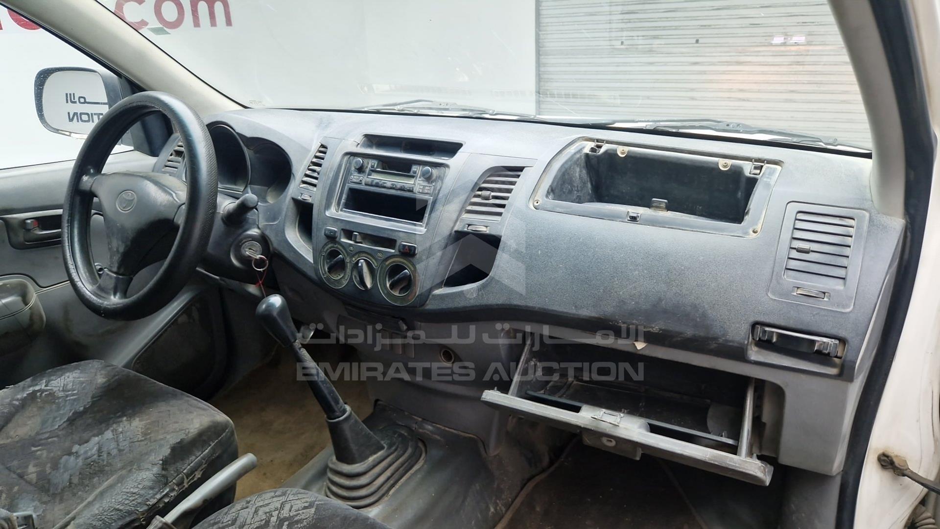 2007 TOYOTA HILUX VIN: MR0CX12GX70017604