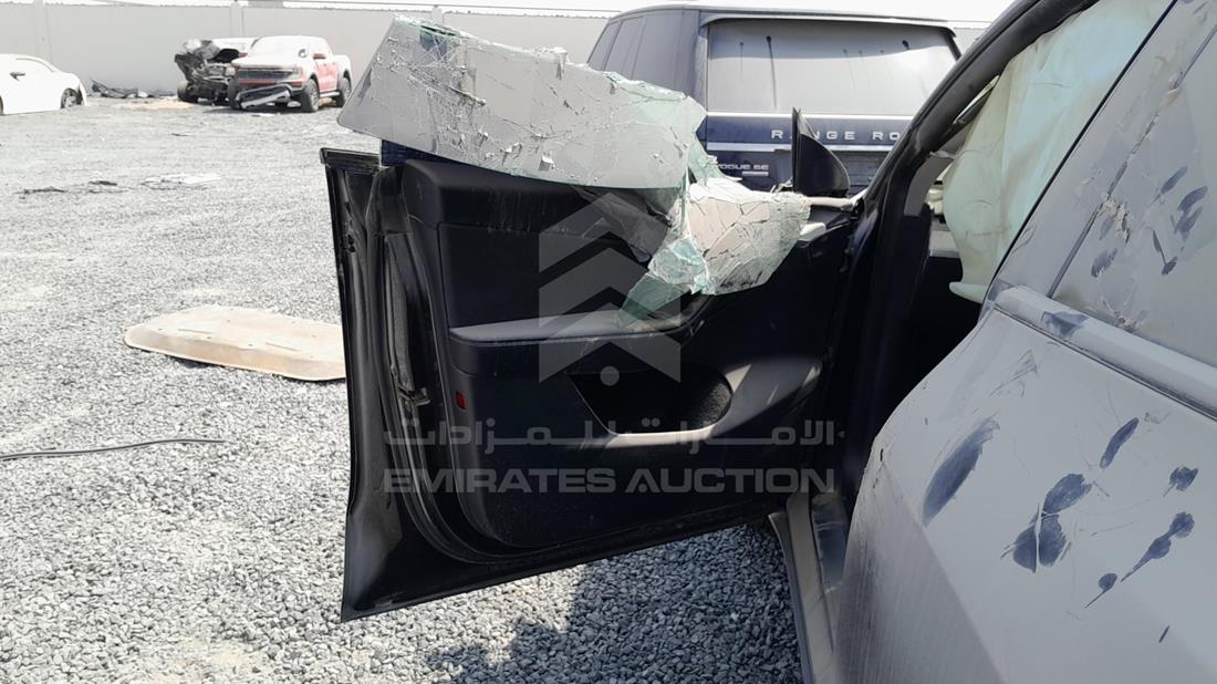 تيسلا Model Y 2023 — الباب الأمامي الأيسر — صورة 10