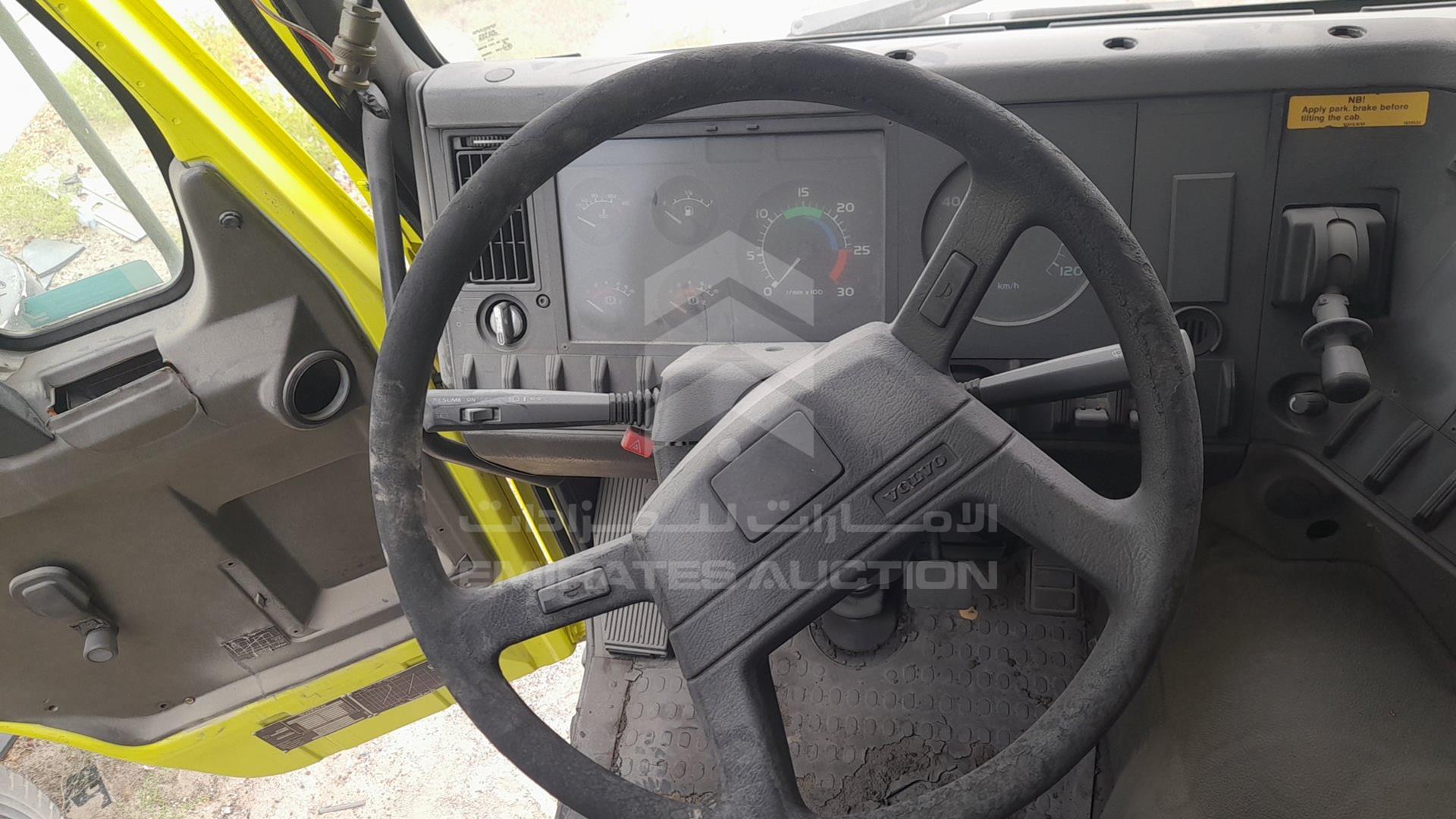 0 VOLVO FL 10 VIN: YV2F4C1G5WA281992