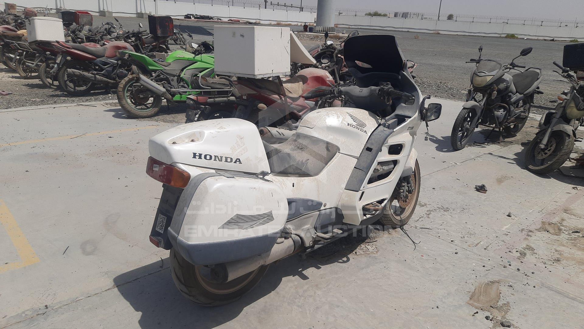 2000 HONDA MOTORBIKE VIN: JH2SC26B2YM402179