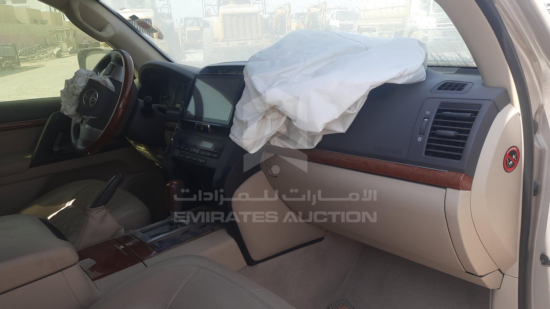 2015 TOYOTA LAND CRUISER VIN: JTMHU09J8F4106121