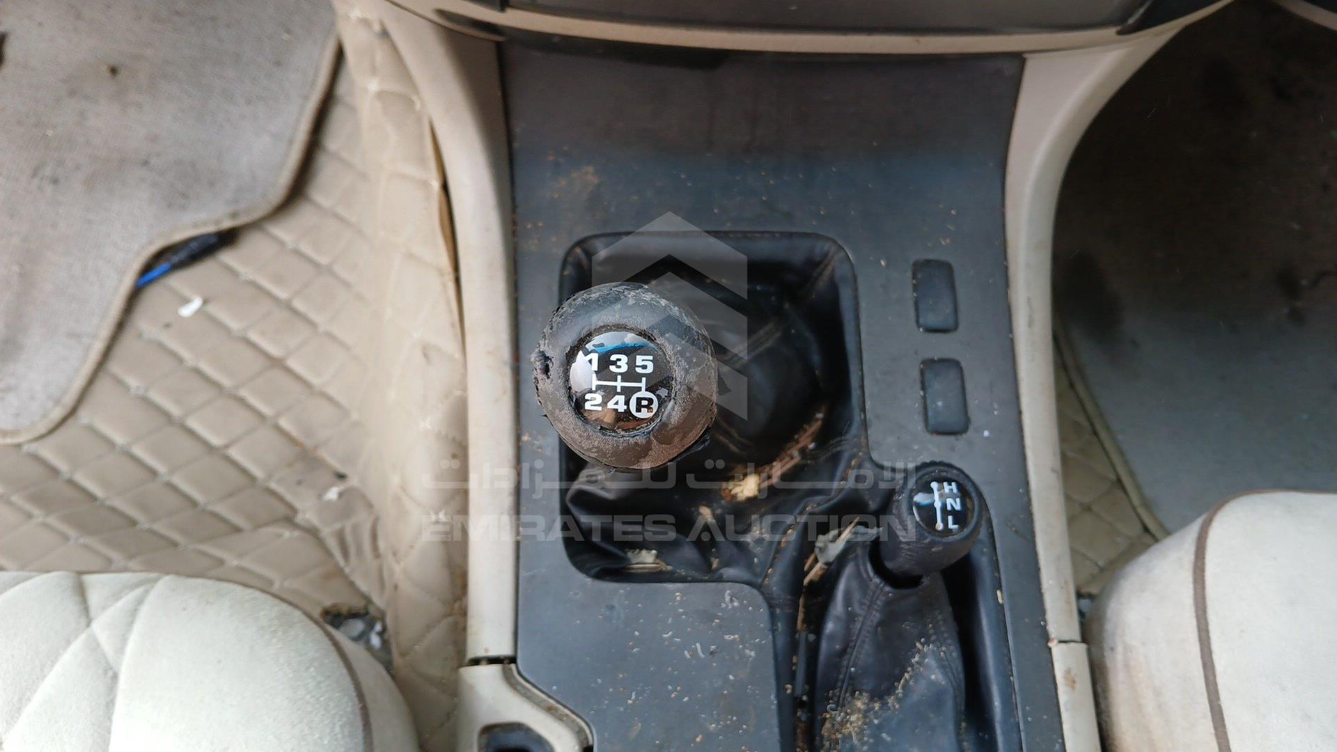 2005 TOYOTA LAND CRUISER VIN: JTEHJ09J755122002