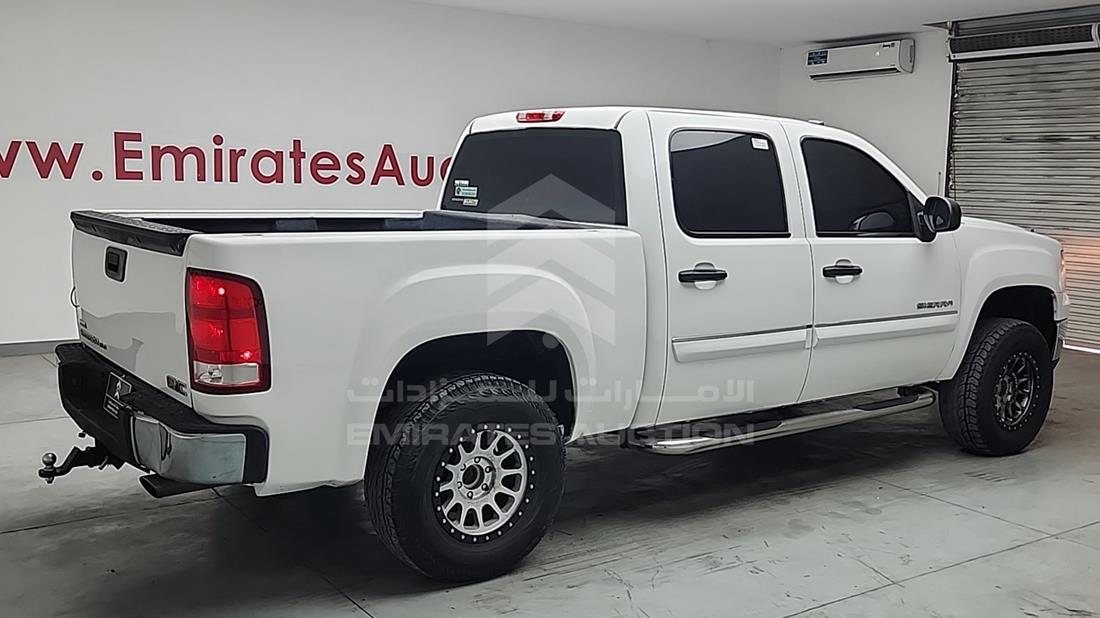 2011 GMC Sierra — Rear Right Angle — Photo 8