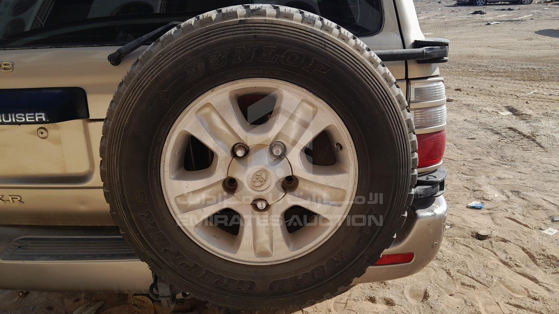 2005 TOYOTA LAND CRUISER VIN: JTEHT05J052076708